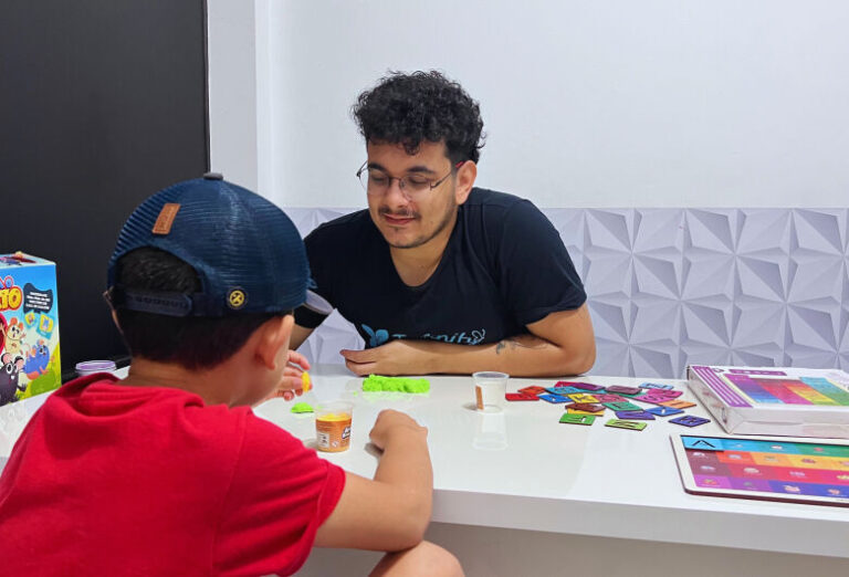 Terapia ABA e as Oito Dimensões: ciência, compaixão e o compromisso com o bem-estar infantil